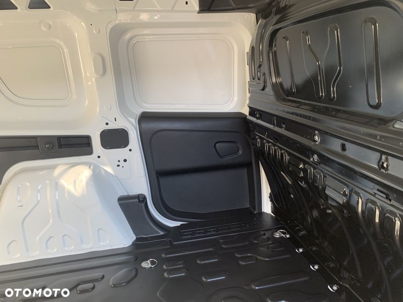 Fiat DOBLO VAN 3 osobowy VAT-1 Homologacja cięż. MOCNY SILNIK 1.6 MultiJet, 105KM Emisja spalin Euro6, Skrzynia biegów 6-cio stopniowa! ORYGINALNA ZABUDOWA PAKI, BOCZNE DRZWI PRZESUWNE, RADIO Z EKRANEM DOTYKOWYM , MULTIFUNKCYJNA KIEROWNICA - 29