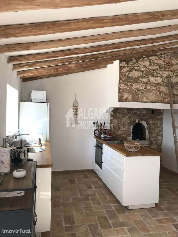 Moradia T3 renovada com piscina aquecida e rooftop em Boliqueime - Grande imagem: 4/25