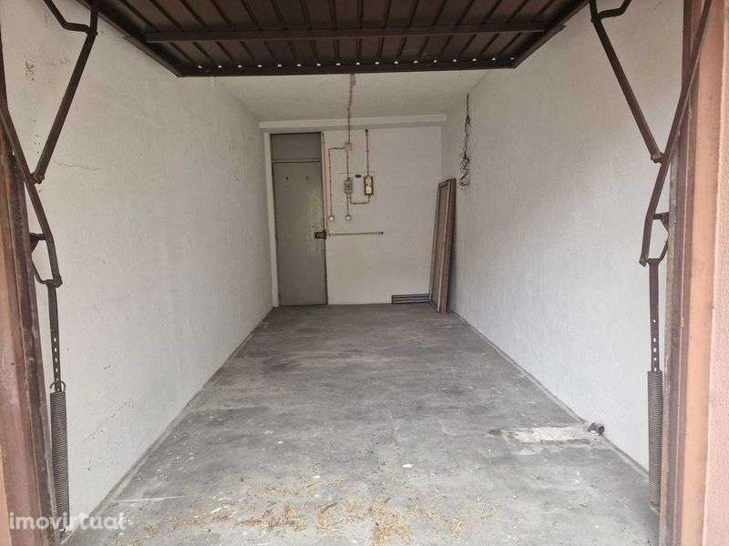 Garagem - Monte Abrão - Grande imagem: 4/11