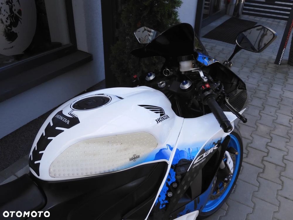 Honda CBR - 9