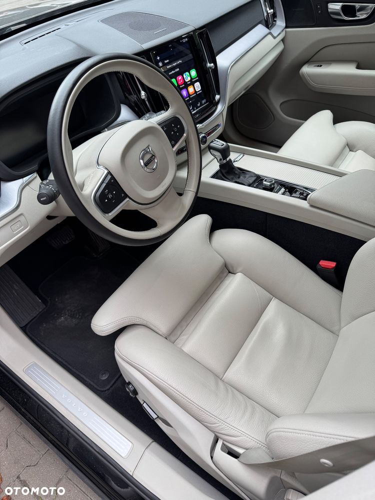 Volvo XC 60 D4 Momentum Pro - 1