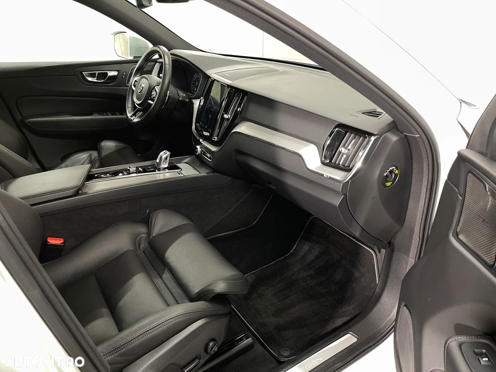 Volvo XC 60 Recharge T8 Twin Engine eAWD R-Design - 10