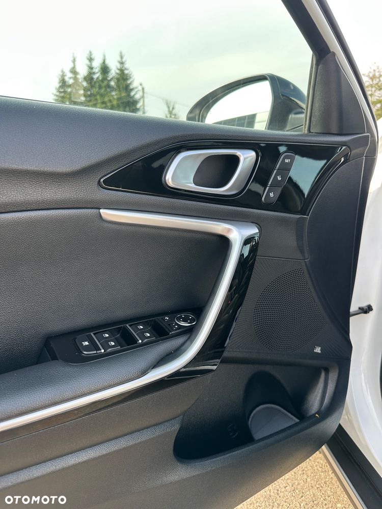 Kia XCeed - 18