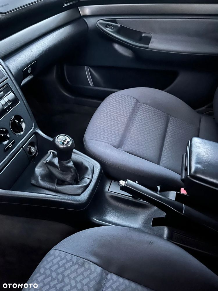 Audi A4 Limousine - 8