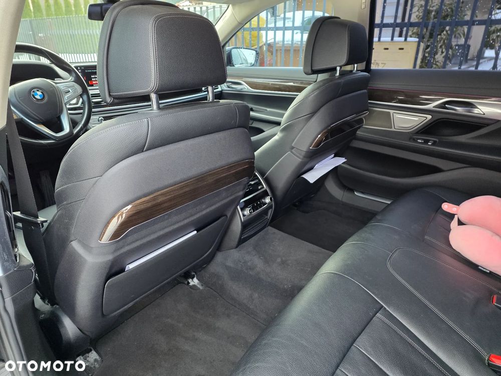 BMW Seria 7 740Li - 21