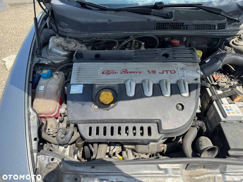 Alfa Romeo 147 1.9 JTD 8V M-Jet Distinctive - 24