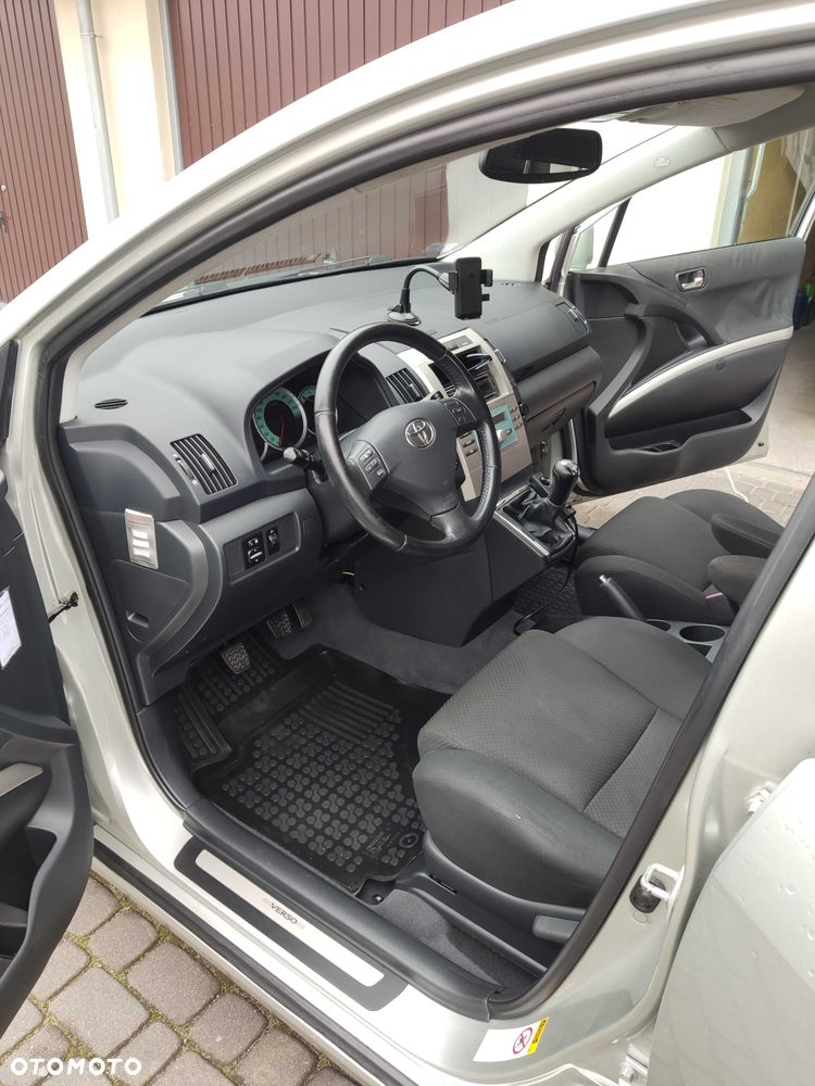 Toyota Corolla Verso - 5