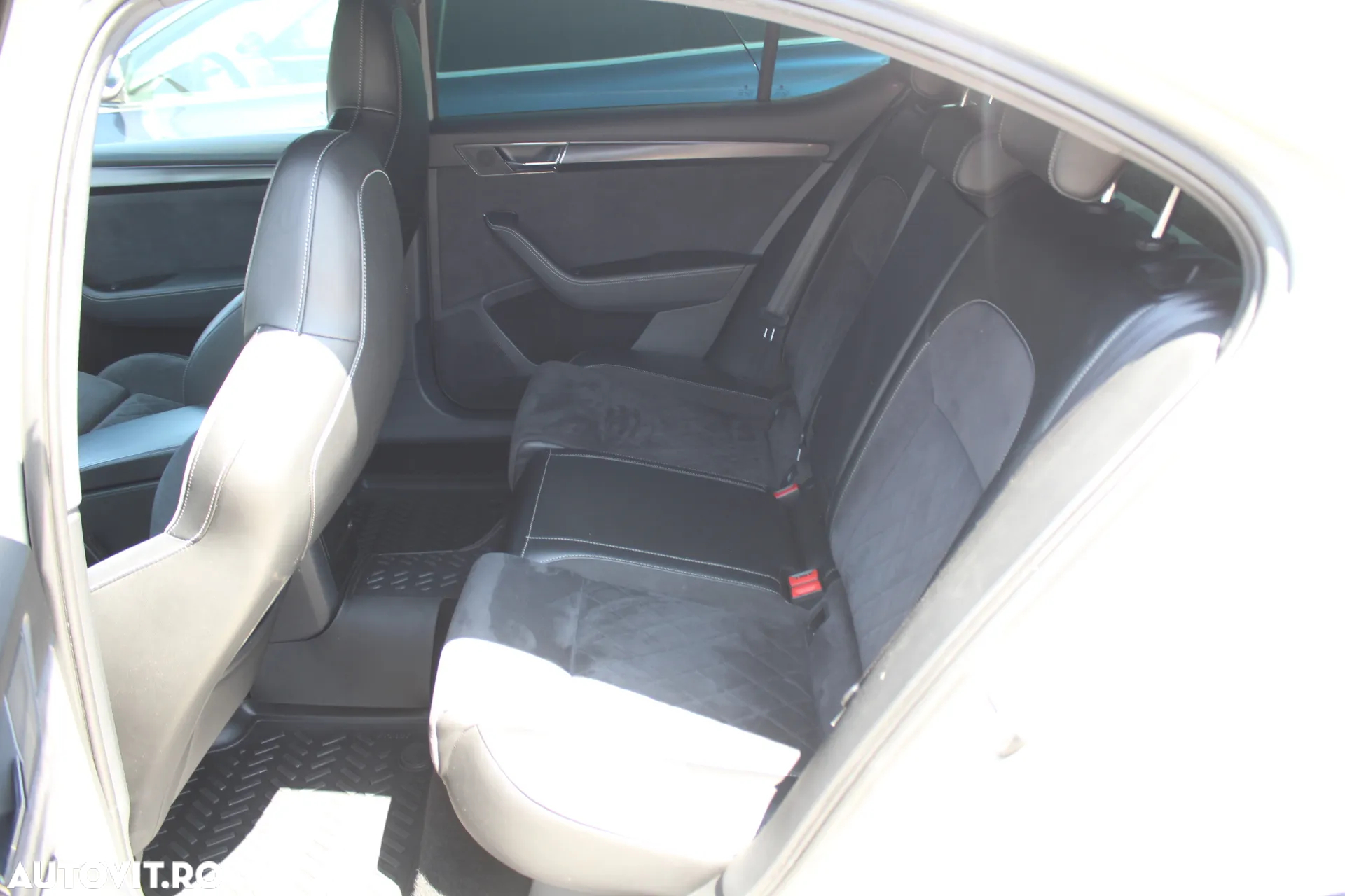 Skoda Superb 2.0 TSI 4X4 DSG Sportline - 24