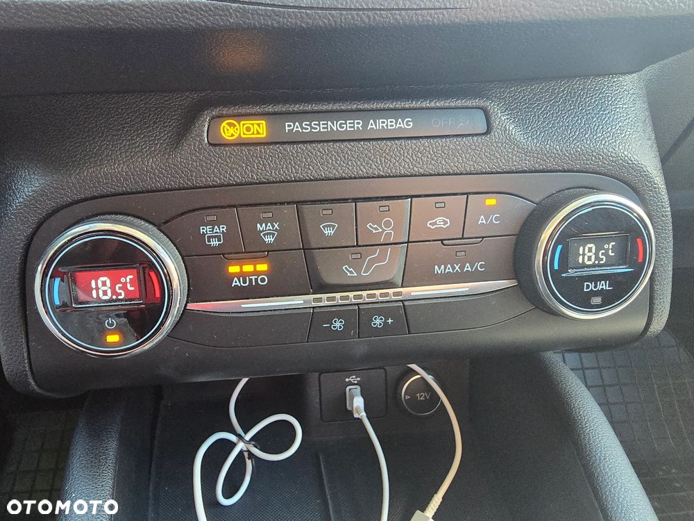 Ford Focus 1.5 EcoBoost Titanium Business - 29