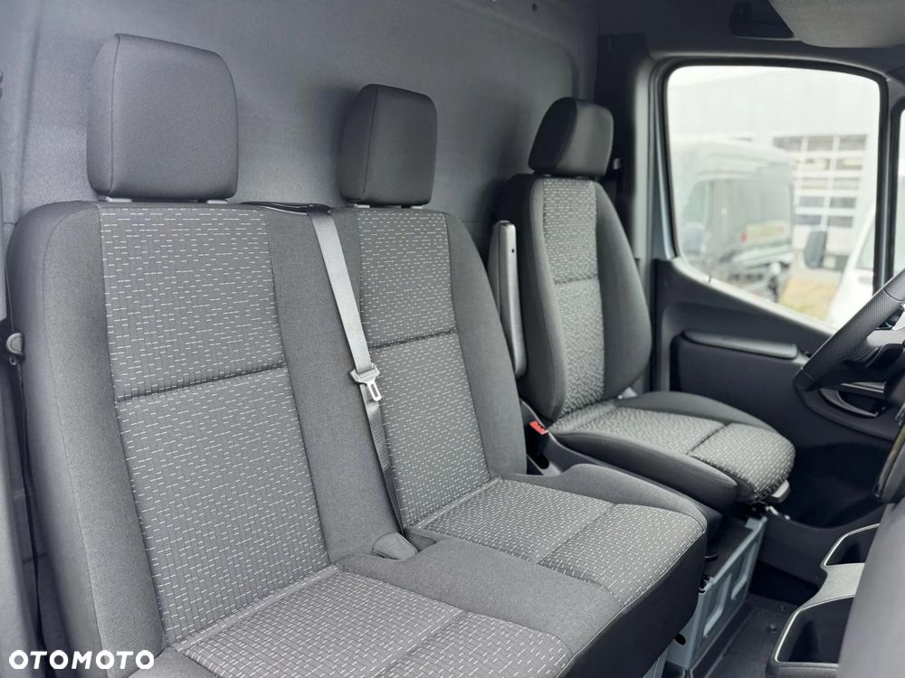 Mercedes-Benz Sprinter - 12
