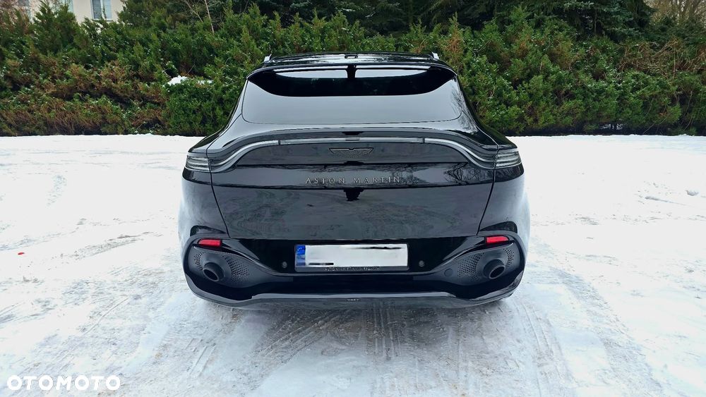 Aston Martin DBX - 6