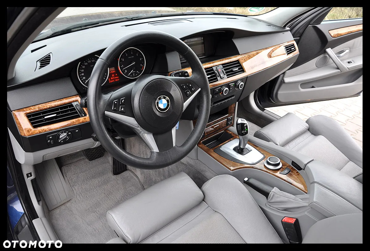 BMW Seria 5 525xi Touring Edition Lifestyle - 4