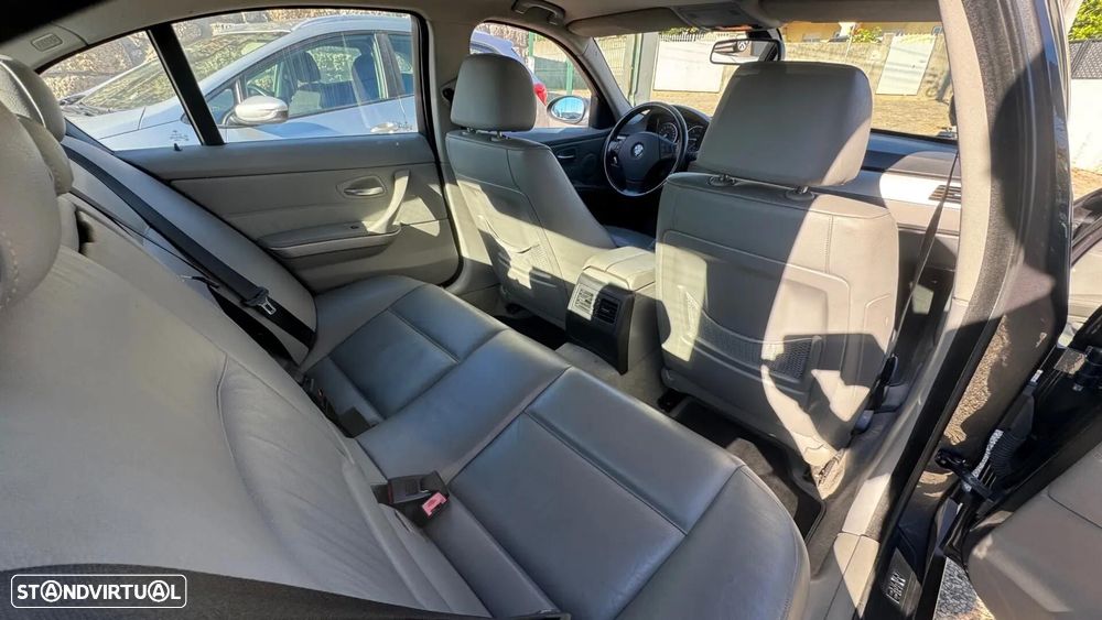 BMW 320 dA Exclusive - 25