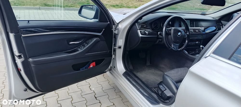 BMW Seria 5 520i - 11
