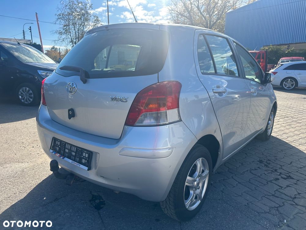 Toyota Yaris 1.0 Entry EU5 - 7