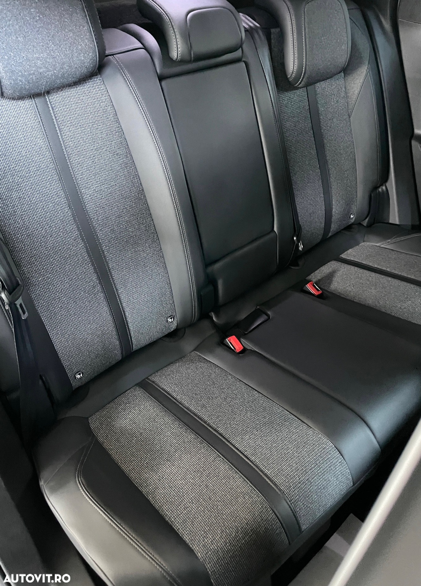 Peugeot 3008 1.2 PureTech S&S EAT8 Allure - 26