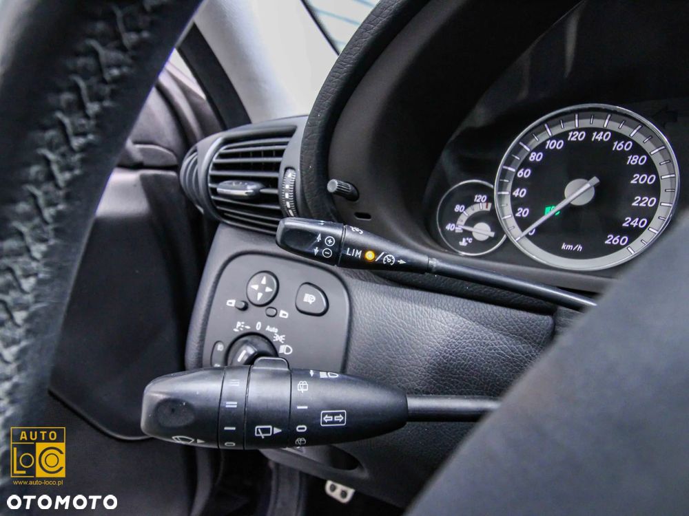 Mercedes-Benz Klasa C 200 T Kompressor Automatik Avantgarde Sport Edition - 24