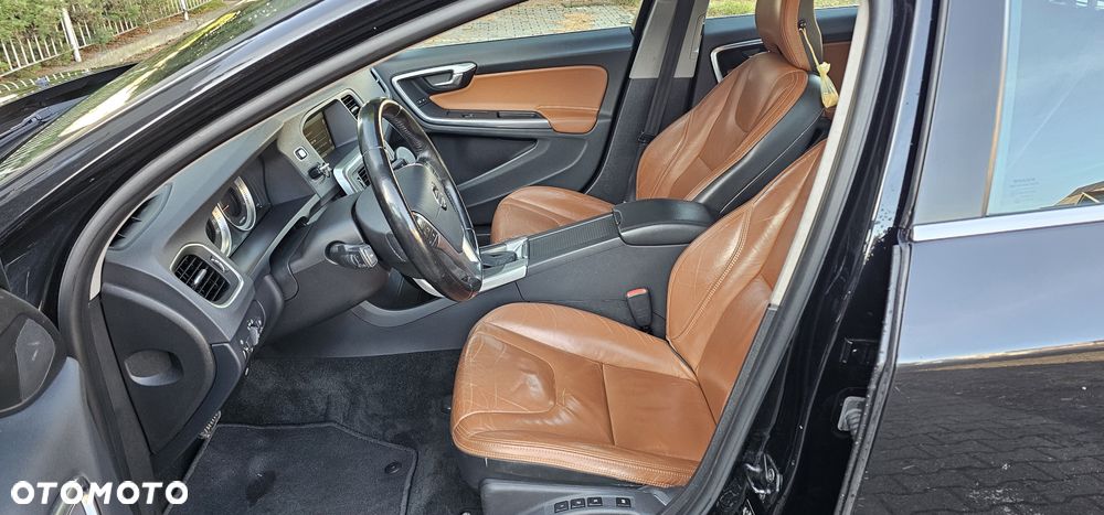 Volvo V60 D4 Geartronic Summum - 11