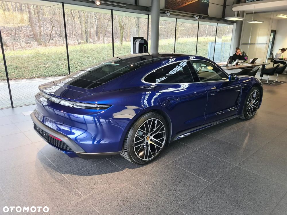 Porsche Taycan - 11