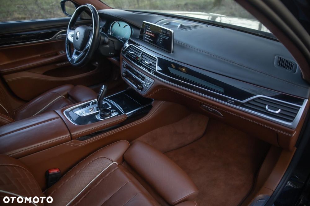 BMW Seria 7 750i xDrive - 30