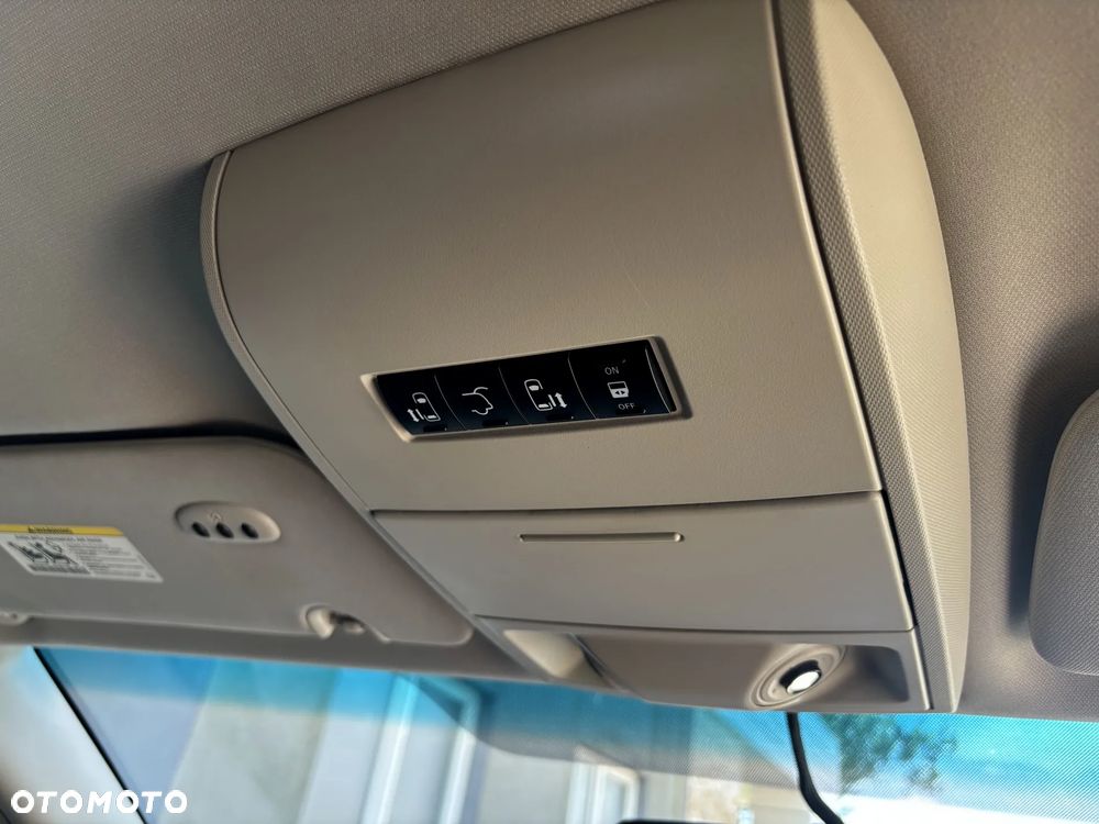 Chrysler Town & Country 3.6 Limited - 34