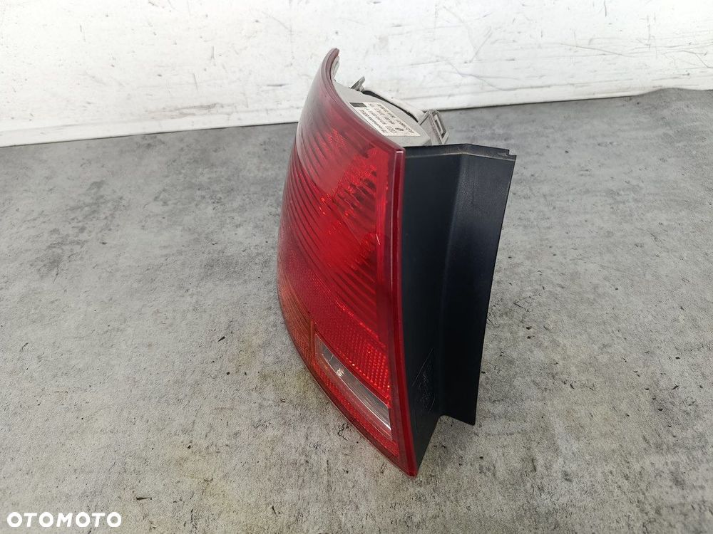 LAMPA TYLNA LEWA AUDI A4 B7 8E9945095E 484001 KOMBI - 4