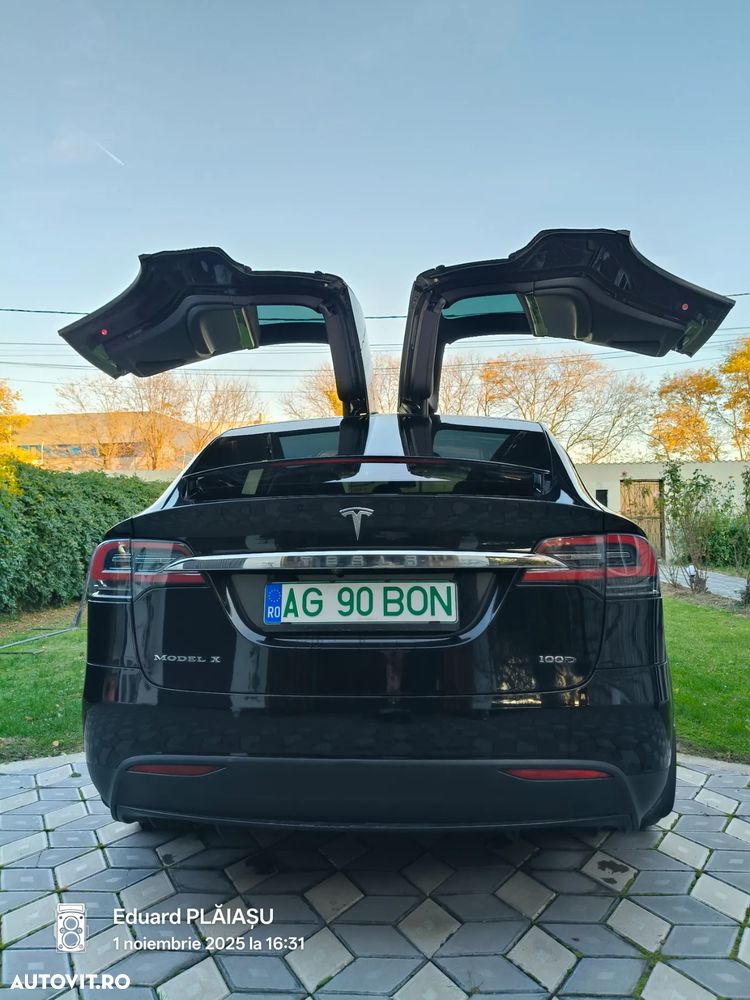 Tesla Model X - 3