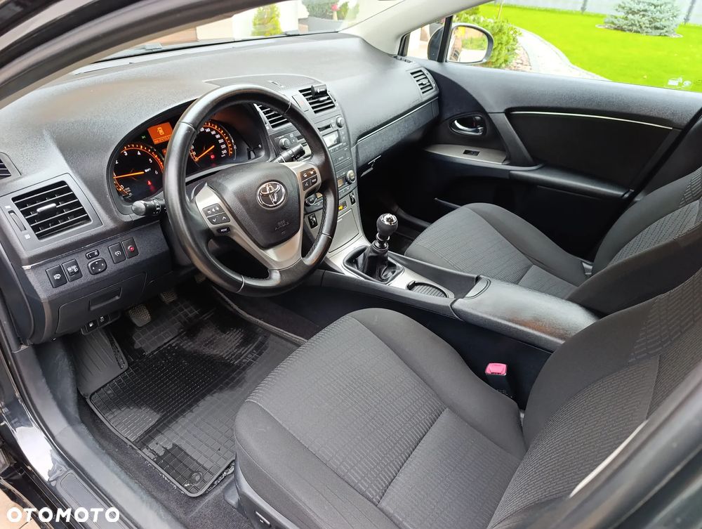 Toyota Avensis - 17
