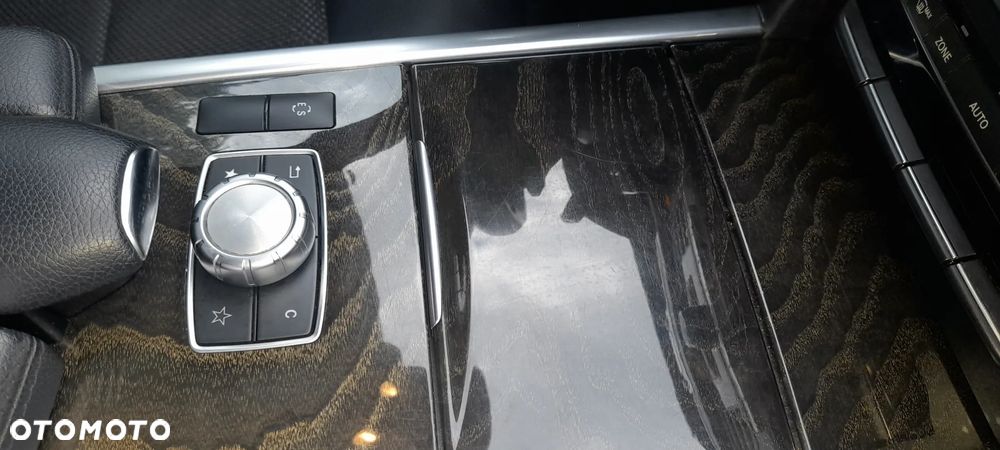 Mercedes-Benz Klasa E 220 BlueTEC 4-Matic Classic - 28