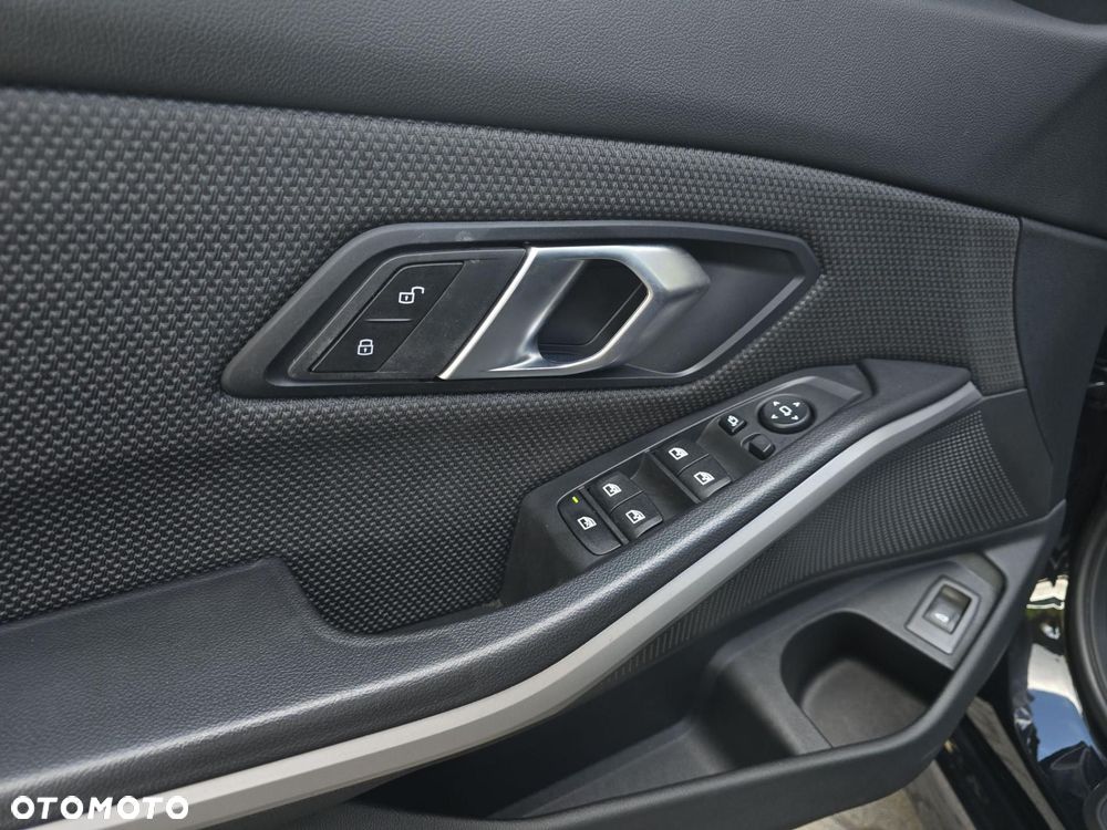 BMW Seria 3 318d - 10