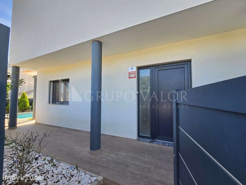 Moradia recente com piscina, 4 quartos, escritório e garagem - Grande imagem: 5/36