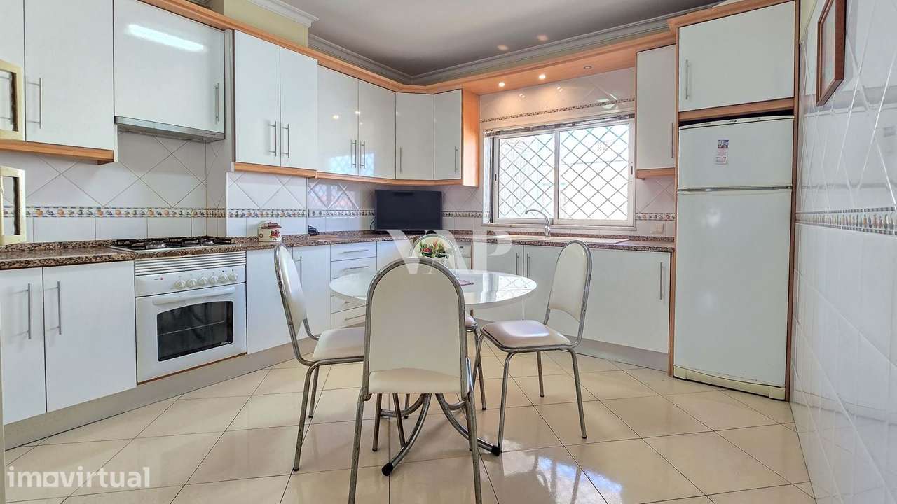 Apartamento T2 no Centro de Quarteira - Grande imagem: 2/21