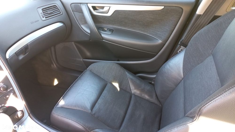 Volvo V70 2.4 Momentum - 22
