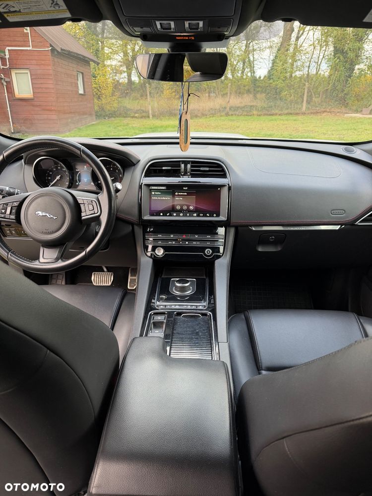 Jaguar F-Pace - 10