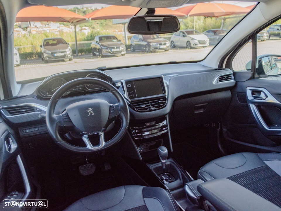 Peugeot 2008 1.2 PureTech Allure EAT6 - 12