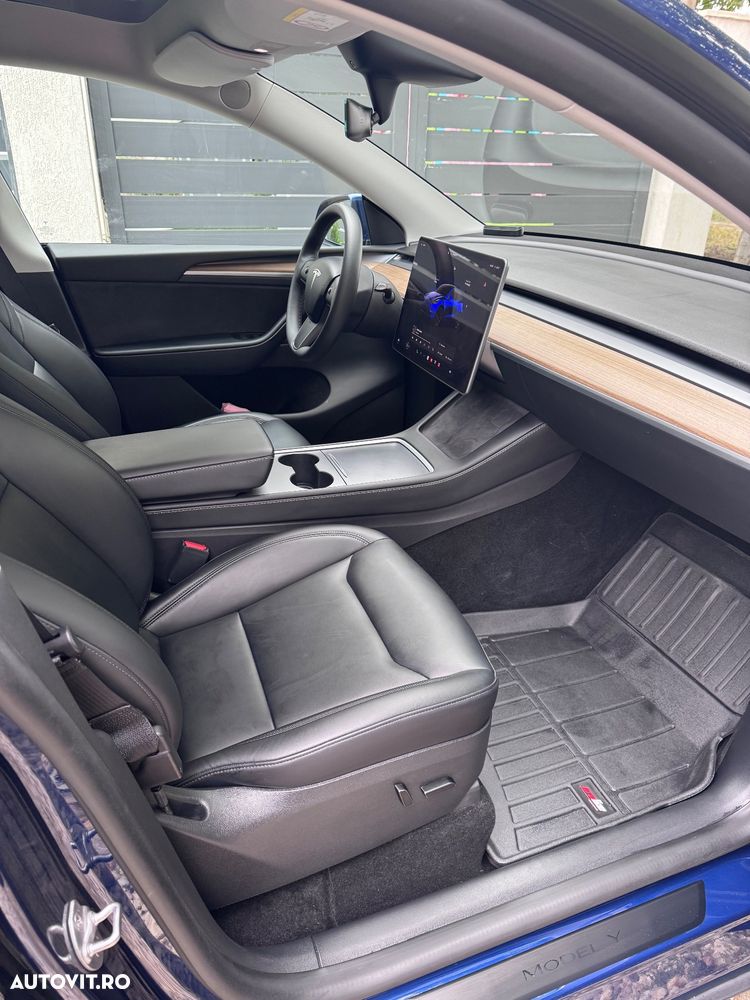 Tesla Model Y - 7