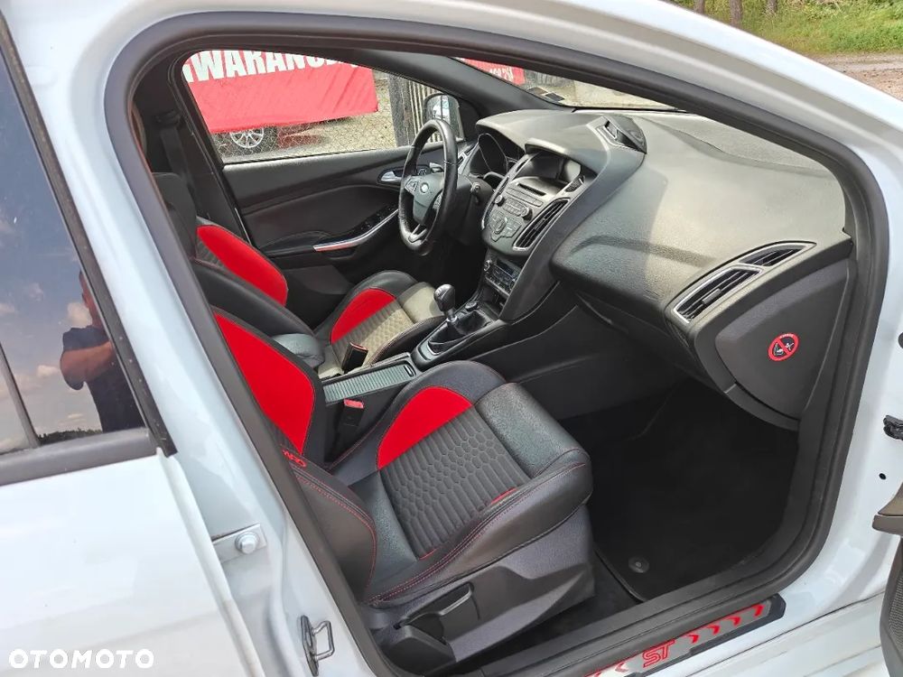 Ford Focus 2.0 EcoBoost ST mit Leder-Sport-Paket - 10