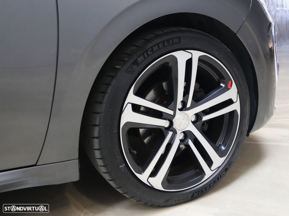 Peugeot 208 1.2 PureTech GT Line - 4