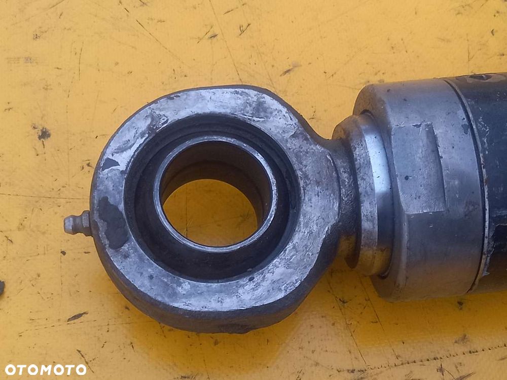 Siłownik amortyzacji przedniej osi Case MXM155 - 3