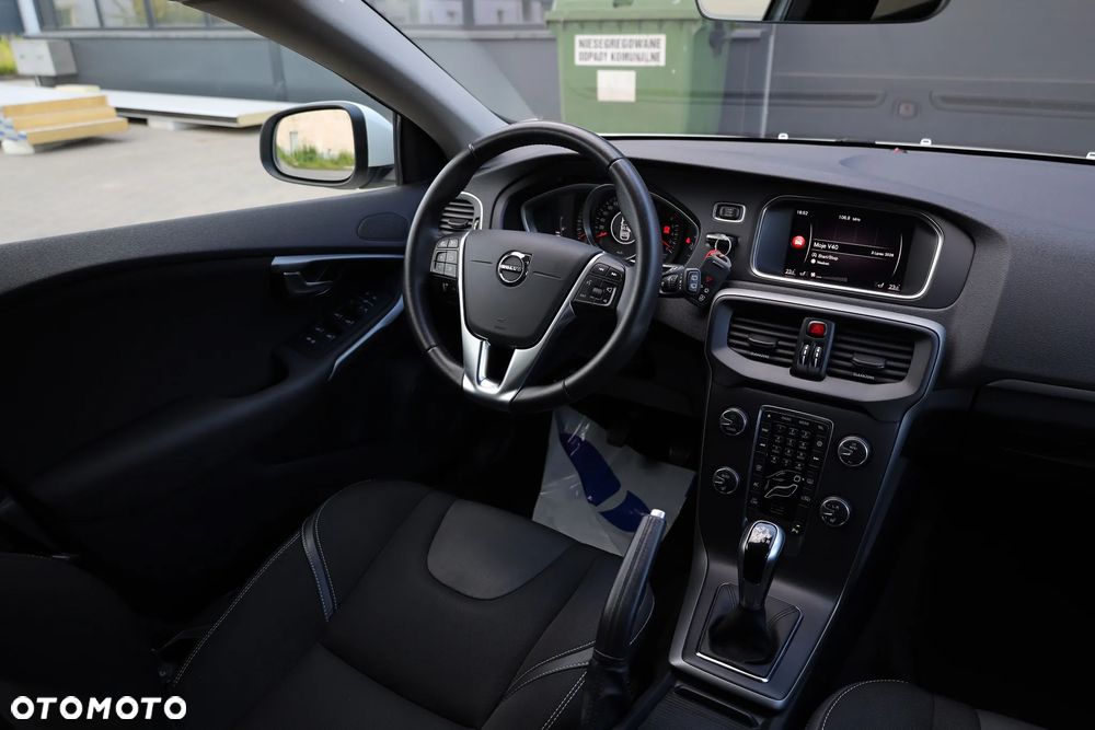 Volvo V40 T2 Drive-E Momentum - 29