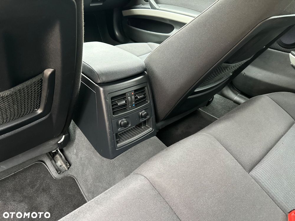 BMW Seria 3 318i Edition Exclusive - 24