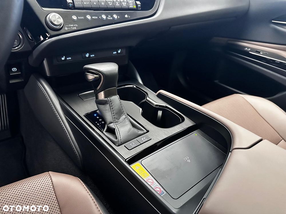 Lexus ES - 12