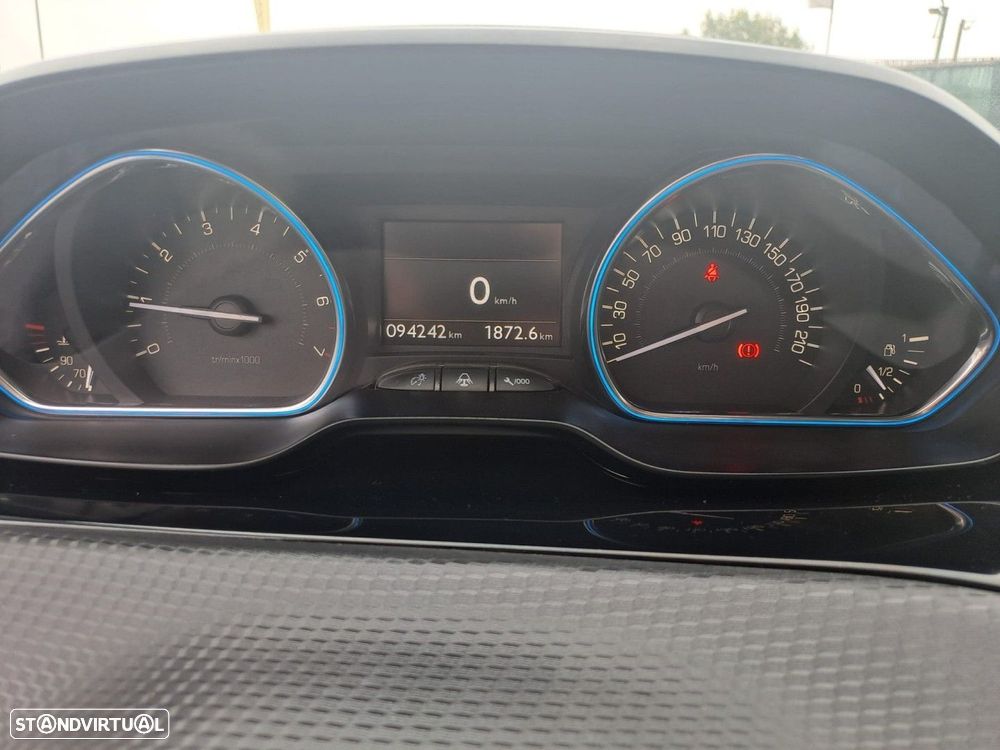 Peugeot 2008 1.2 PureTech Allure - 15