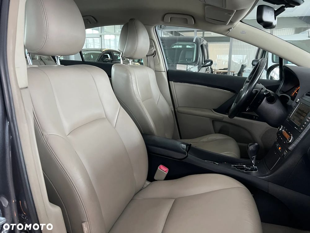 Toyota Avensis 2.0 Prestige NAVI MS - 38