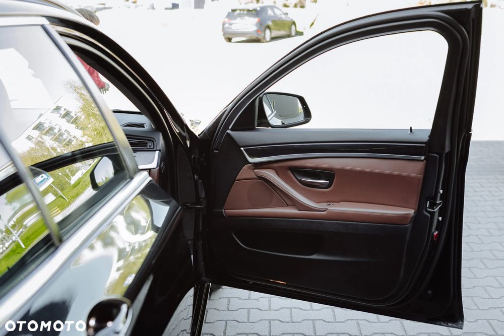 BMW Seria 5 520d - 27