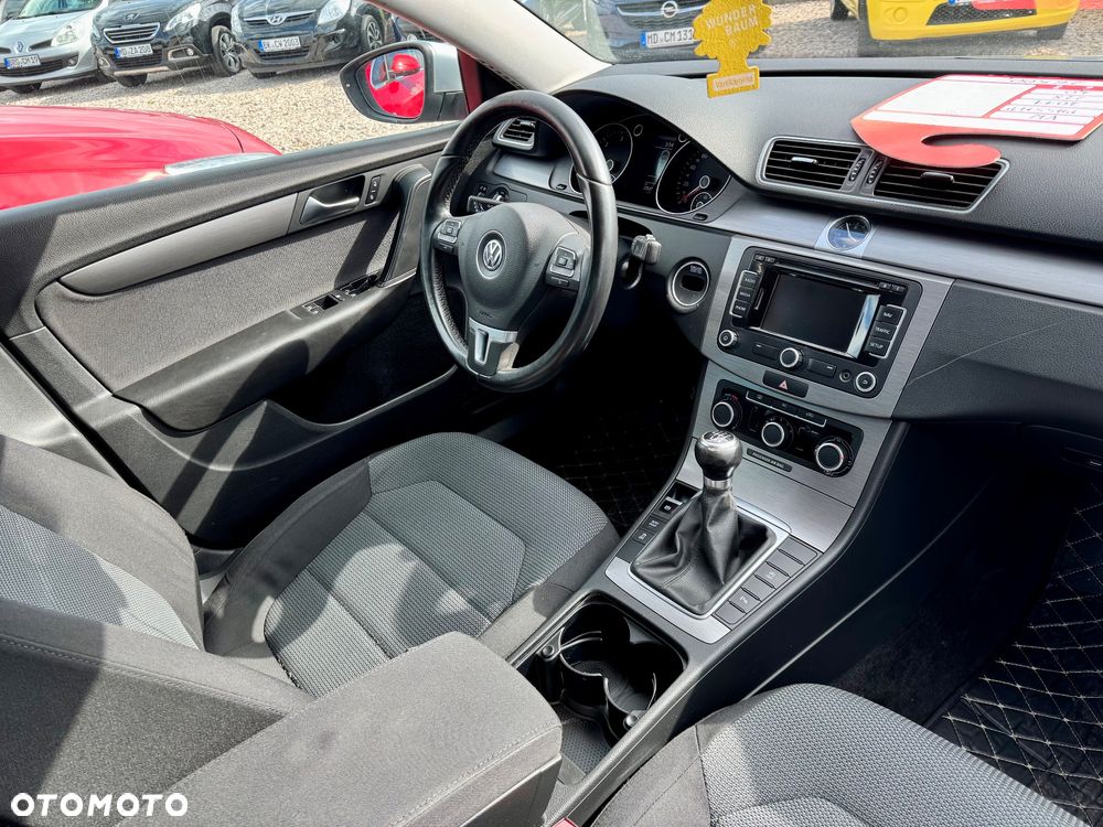 Volkswagen Passat - 8