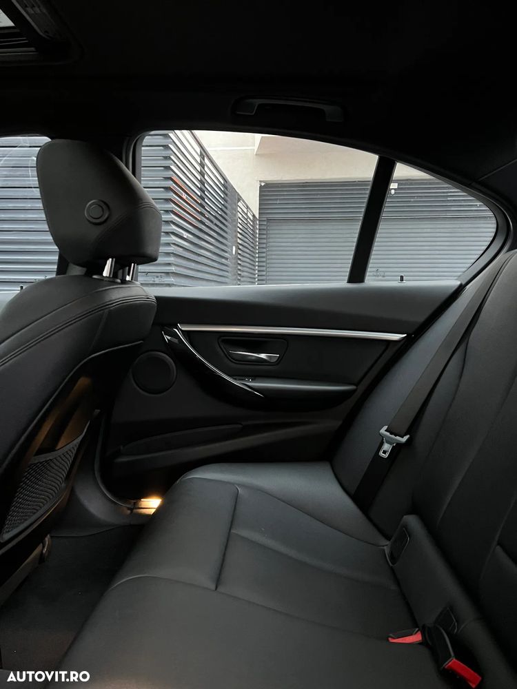 BMW Seria 3 330e xDrive Aut. - 9