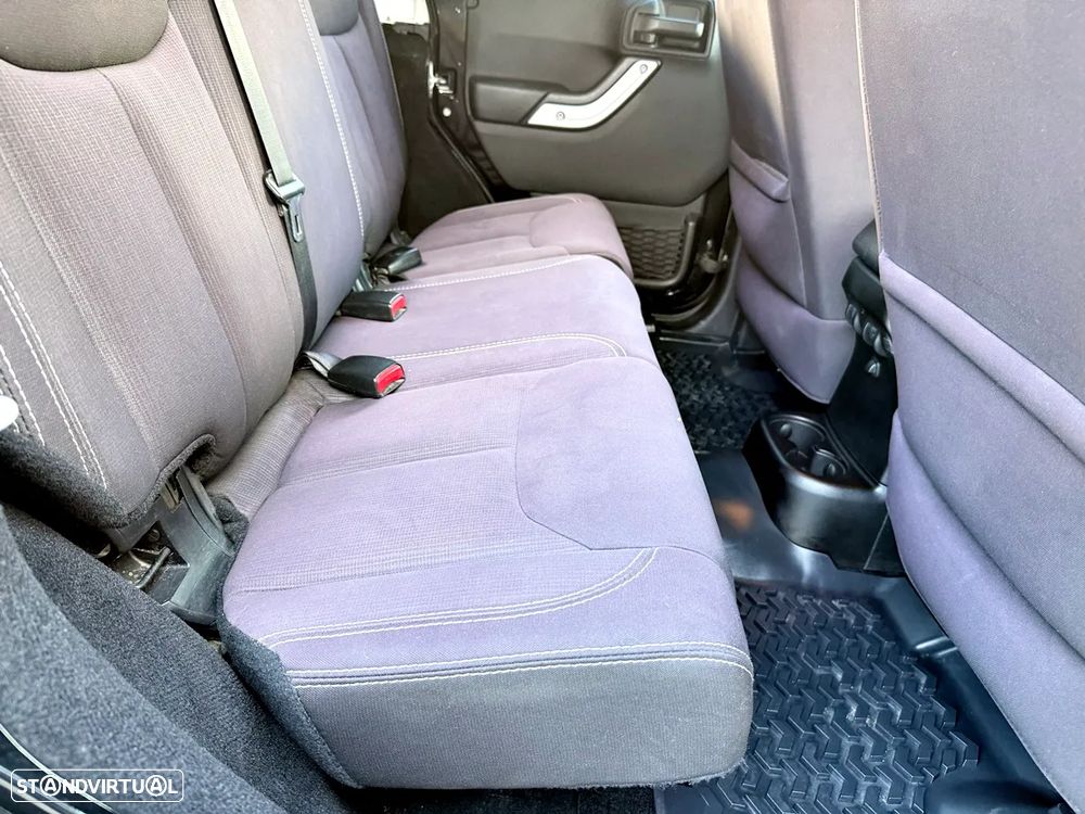 Jeep Wrangler Unlimited 2.8 CRD ATX Sahara Adventure Edition - 29