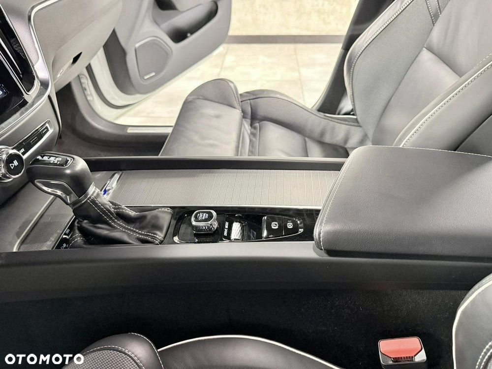 Volvo V60 D4 R-Design - 20