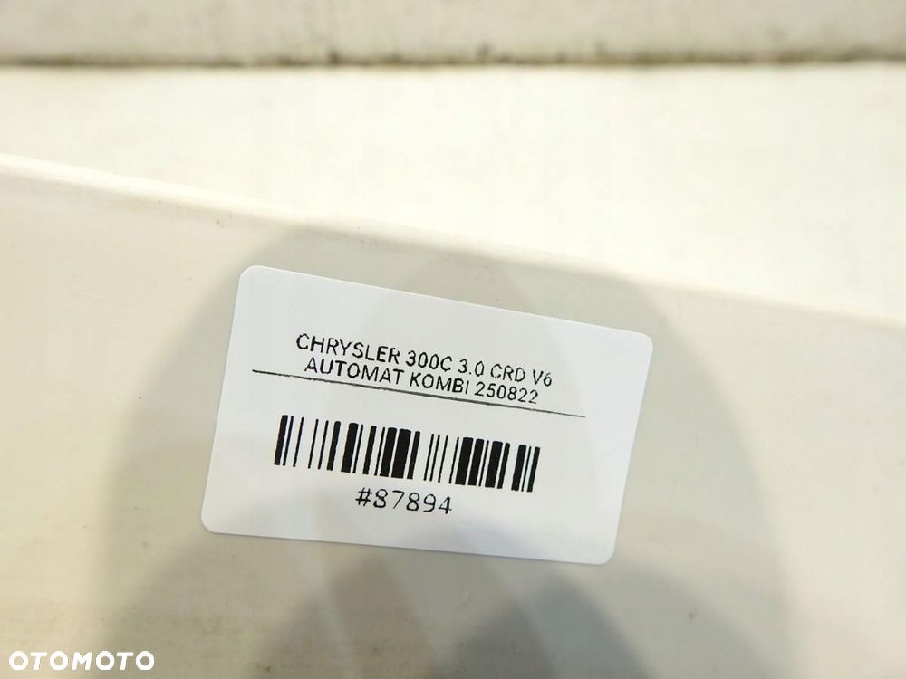 OSŁONA BAGAŻNIKA PRAWY TYŁ CHRYSLER 300C KOMBI - 4